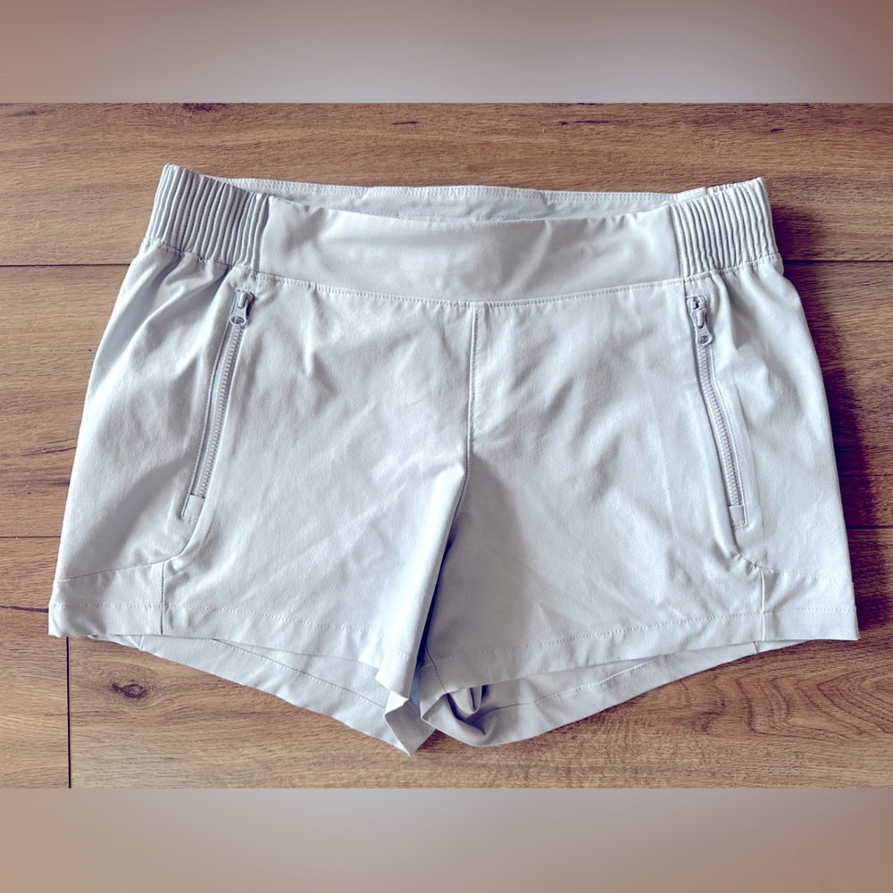 NWOT Light Gray Columbia PFG Shorts